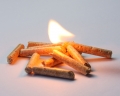 Foto-Nutzungslizenz Brennende Holzpellets
